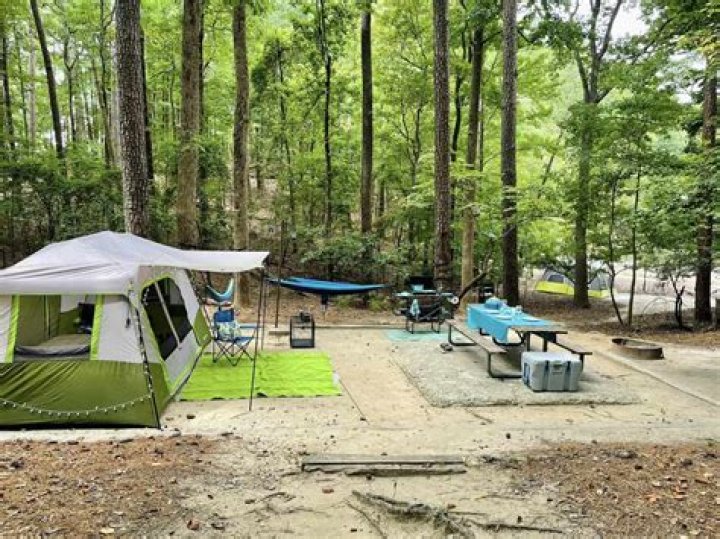 Can you tent camp at the Frio River?