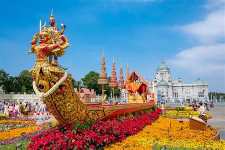 What are the cultures and traditions of Thailand?